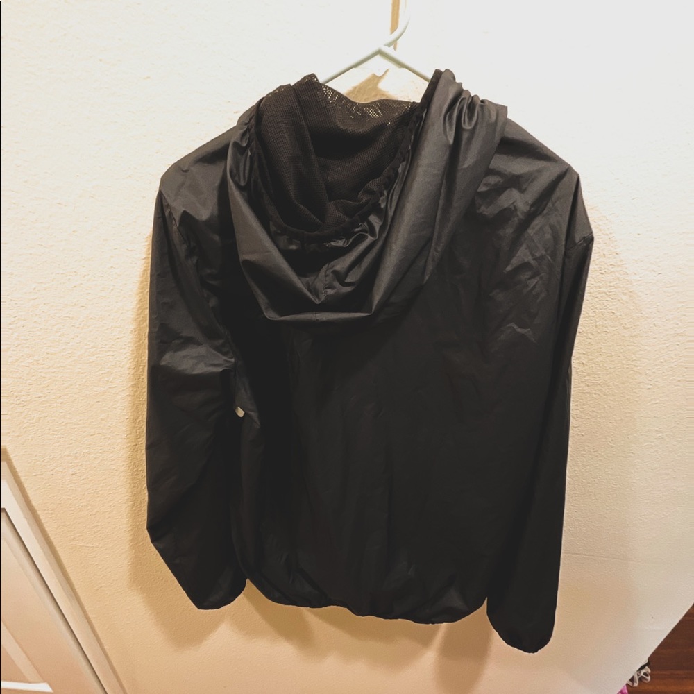 windbreaker - Picture 2 of 3